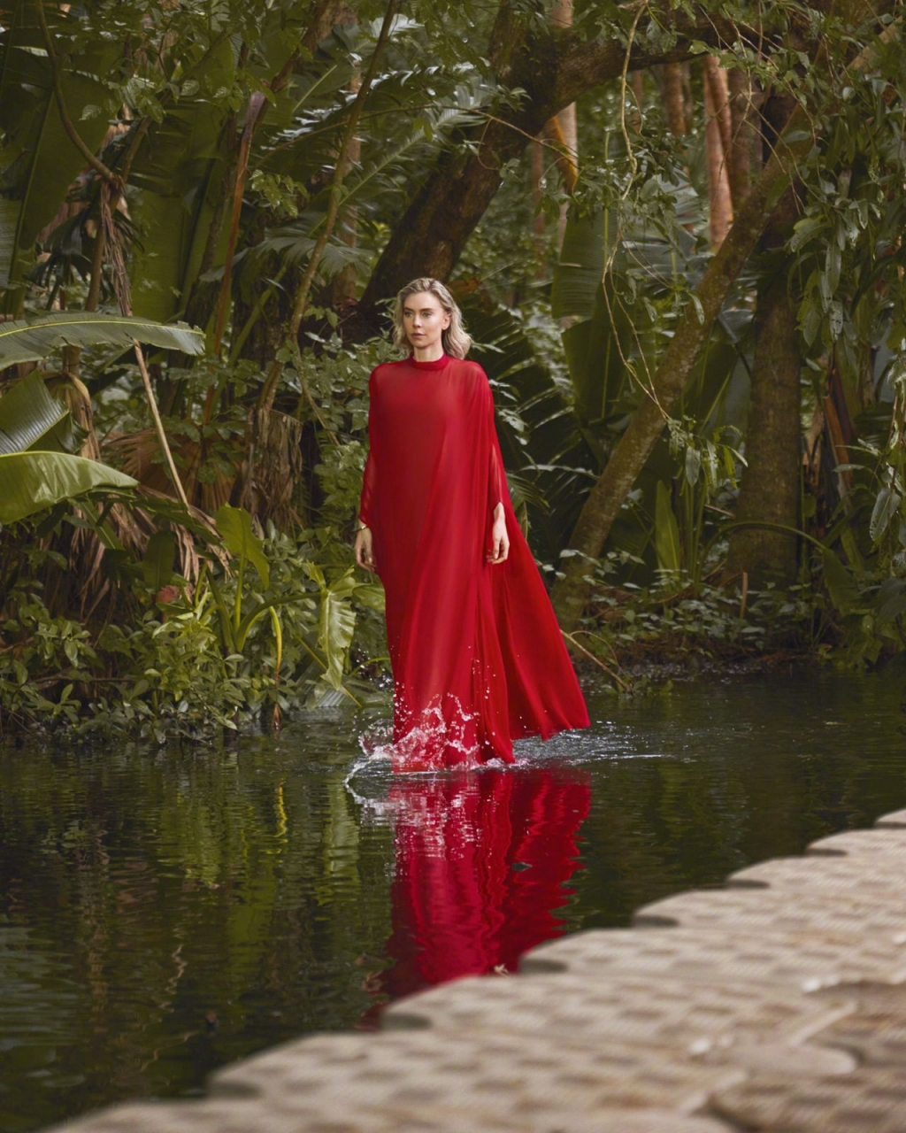 英国演员凡妮莎·柯比 (vanessa kirby) 出镜代言卡地亚 cartier 最新