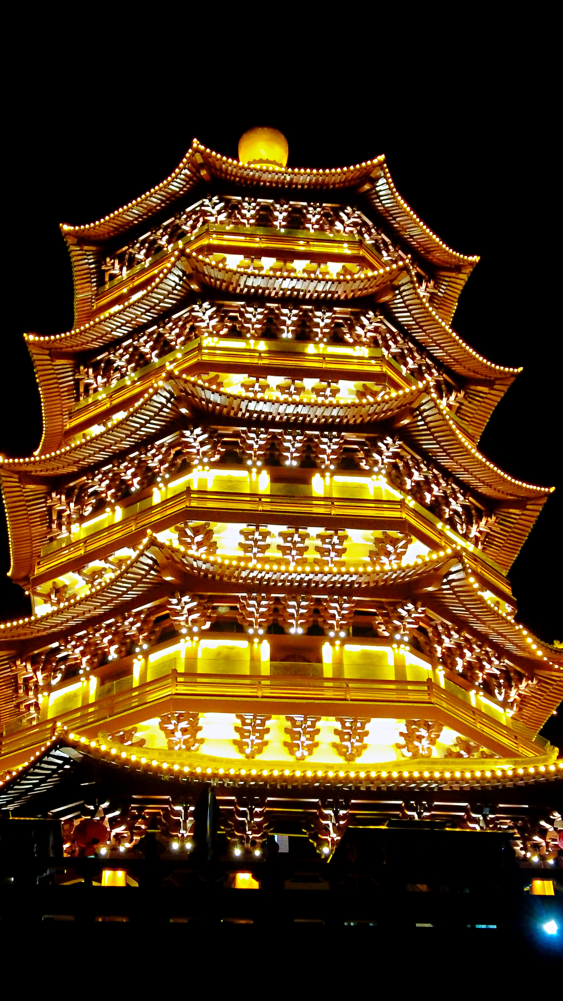 临沧玉龙湖夜景,楼阁