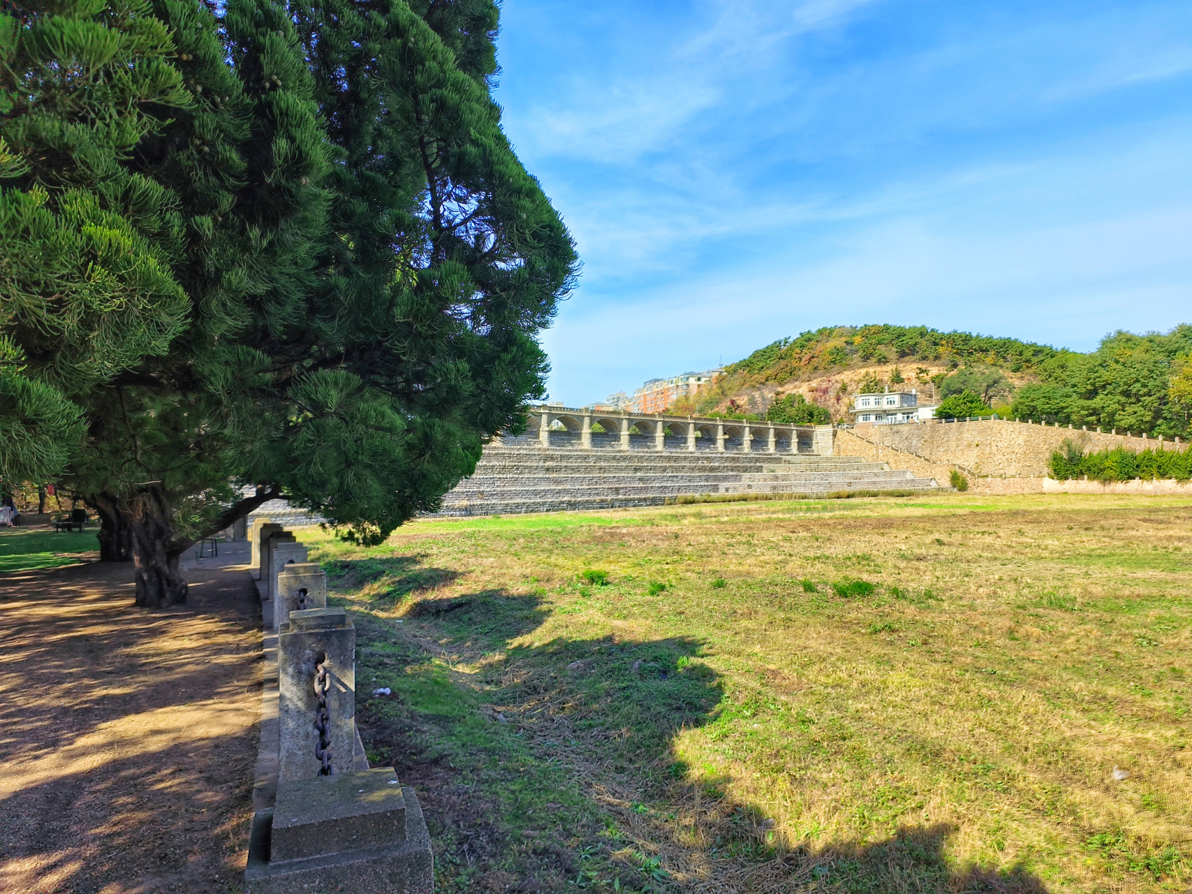 大连西山水库墓地图片