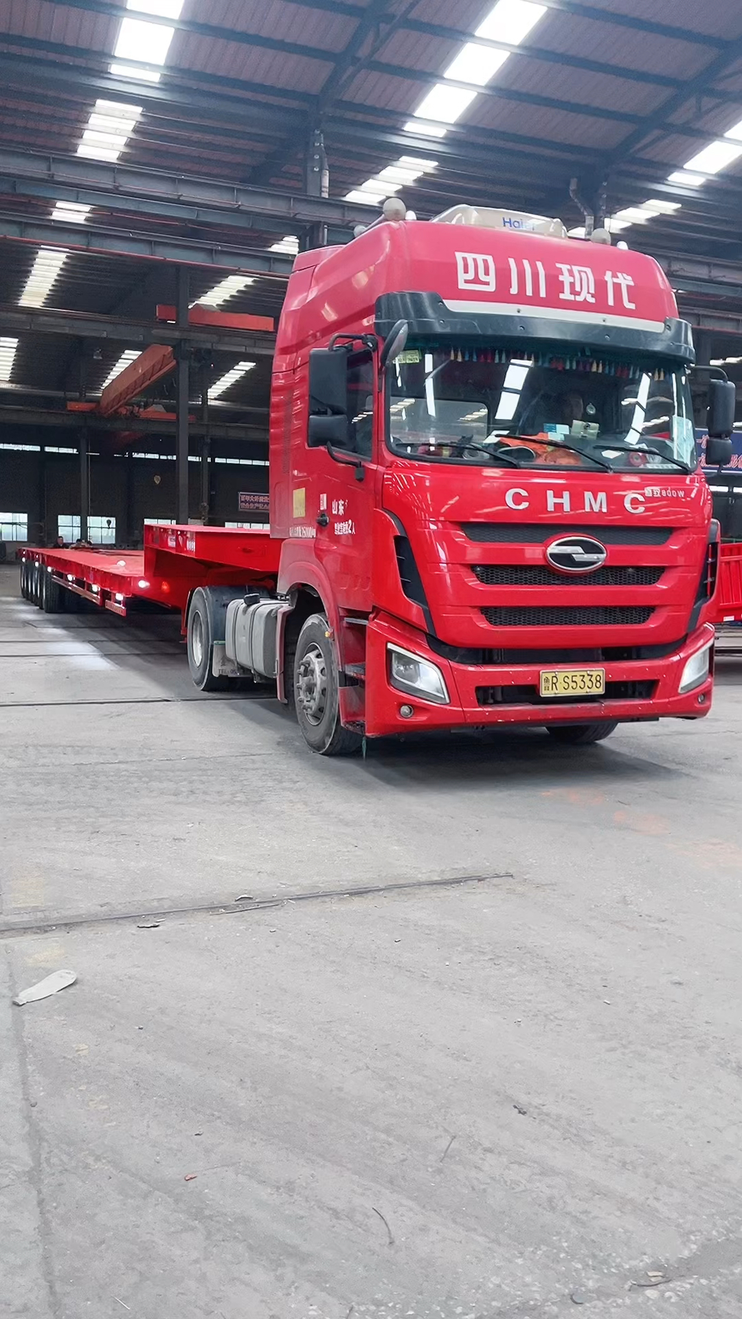 六轴转向桥梁工程运输专用抽拉低平板半挂车,承载200吨-度小视