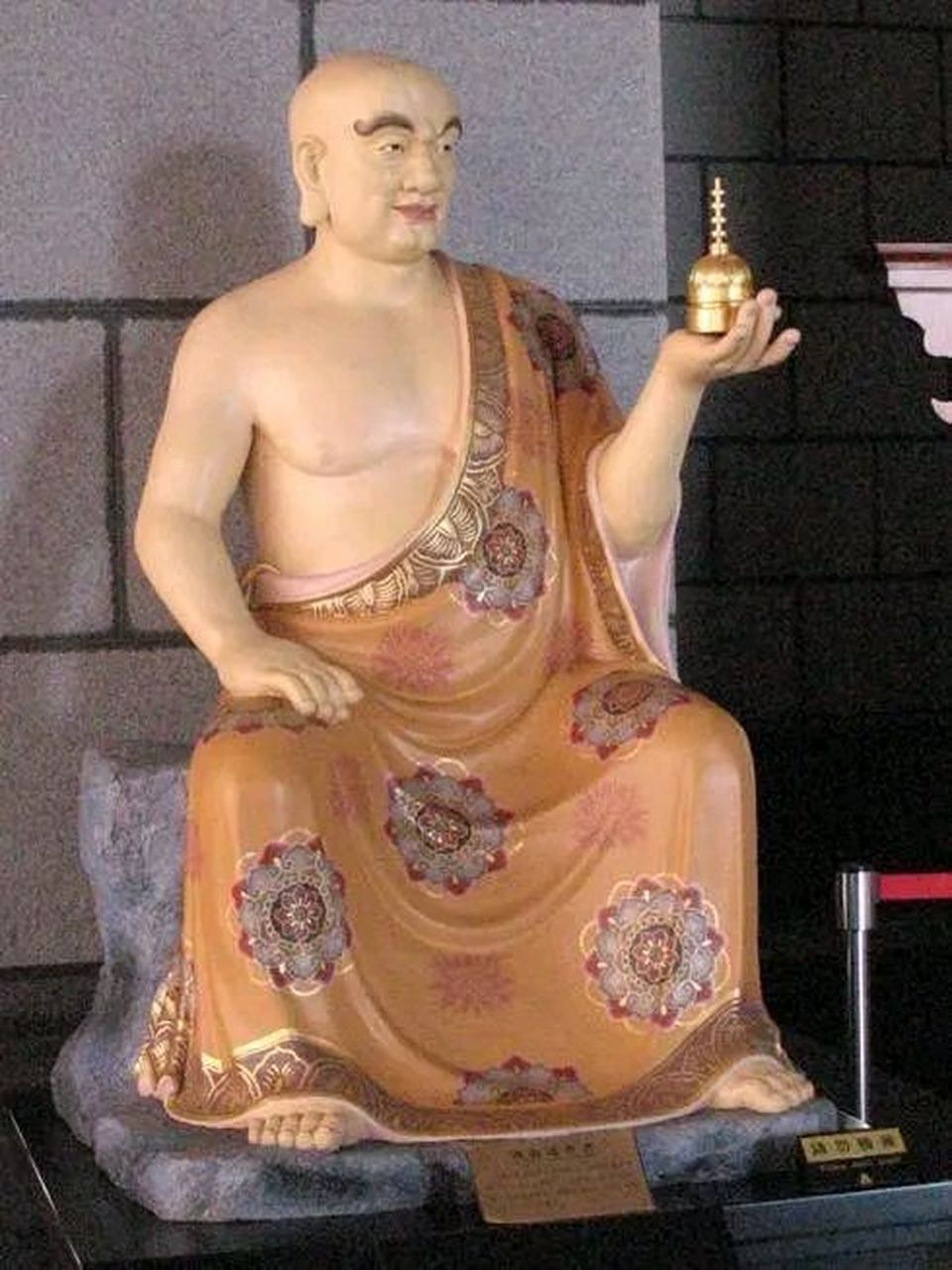 摩诃迦叶,意为饮光,上行第一  2.阿难,意为欢喜,多闻第一 3.