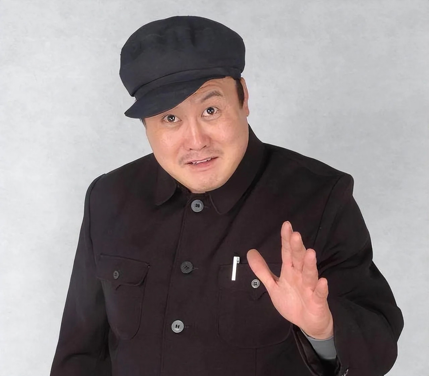 [月亮]一次晚会上,赵本山遇到了自己的模仿者赵本水