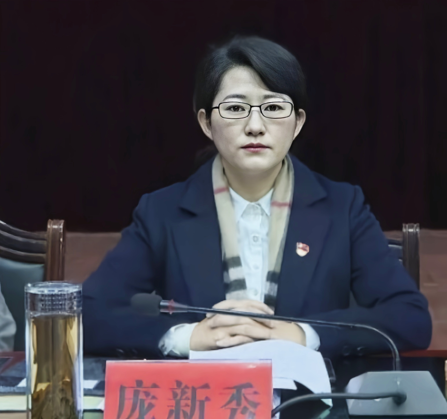 "美女贪官"庞新秀:六毒俱全,插手3亿扶贫款,却公开大谈反腐