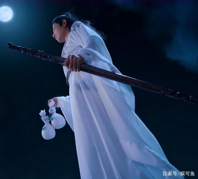 《陈情令》魏无羡吹笛子御尸,温情吹箫御人,两人挺配