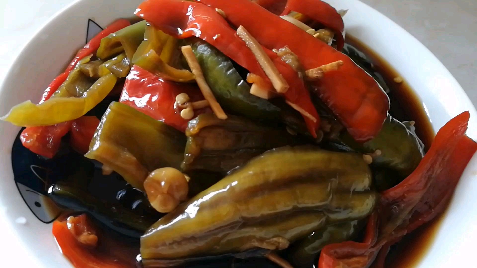 腌制辣椒要想好吃,还是这个方法好,腌出的辣椒特别下饭