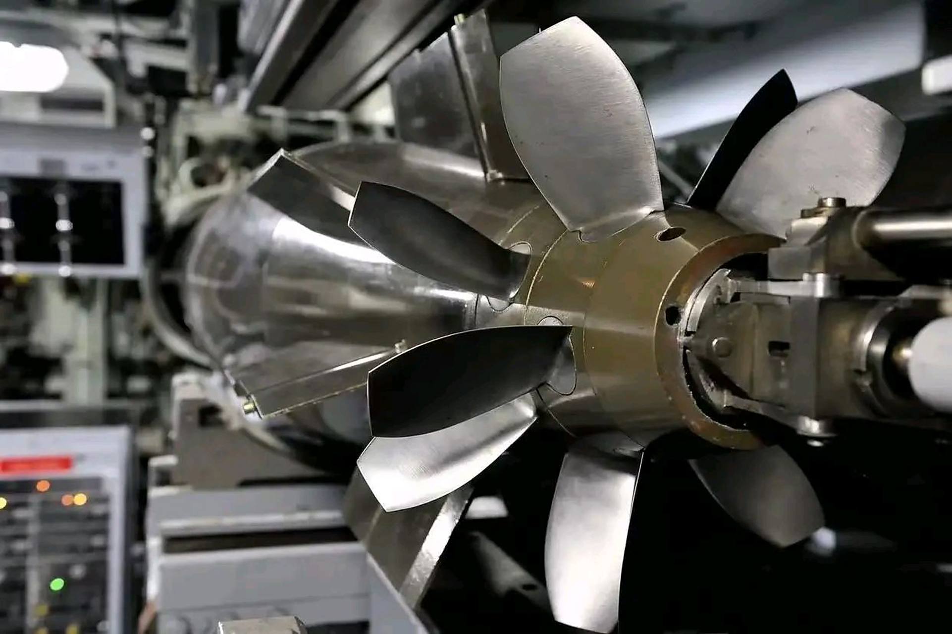 法国f21电动重型鱼雷:50节高速,50公里射程,技术傲视群雄  近日,法国