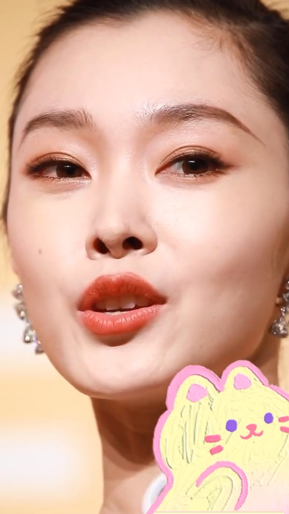 宋轶好漂亮啊,鼻子怎么了?是不是上火了?心疼美女姐姐-度小视