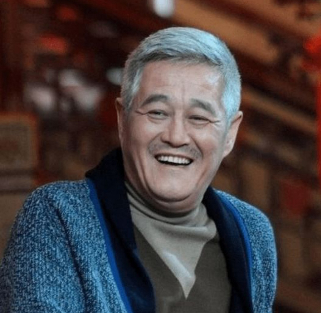 主持人鲁豫采访时问赵本山,你那个本山传媒有多少人啊?