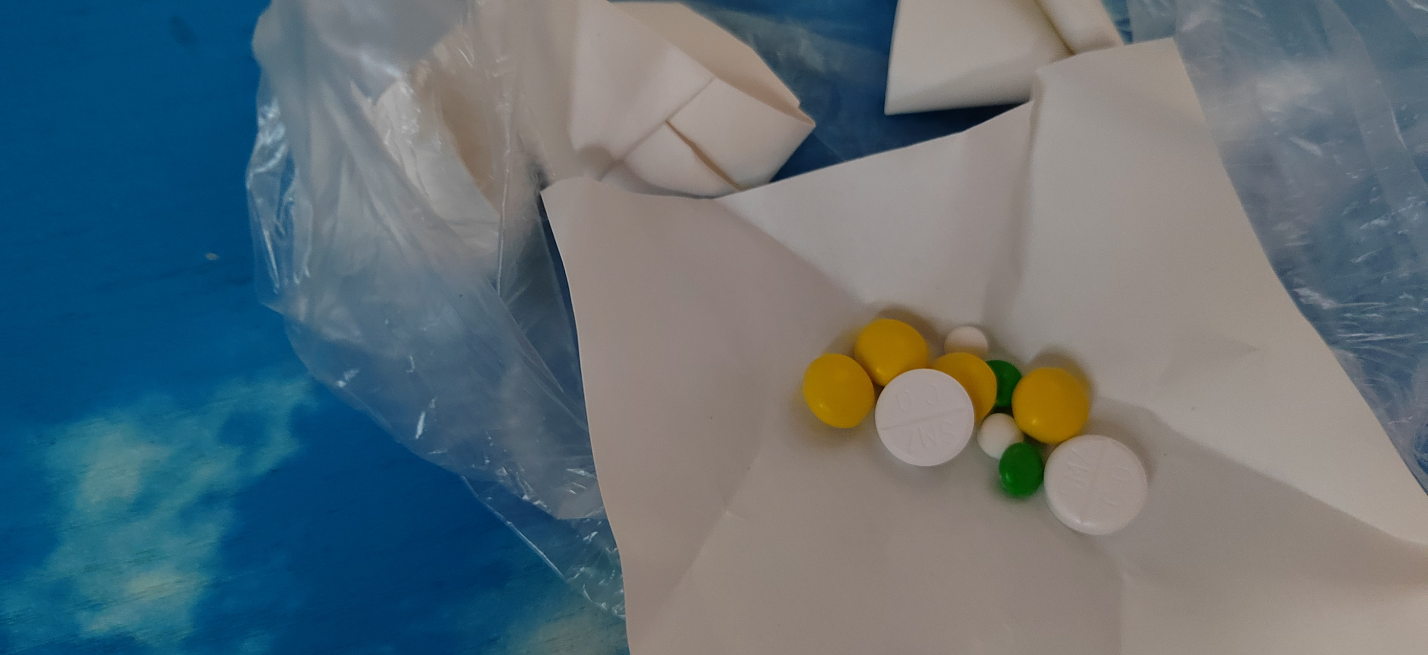 药店老板开的感冒药,没有说明书,也没有药品名称