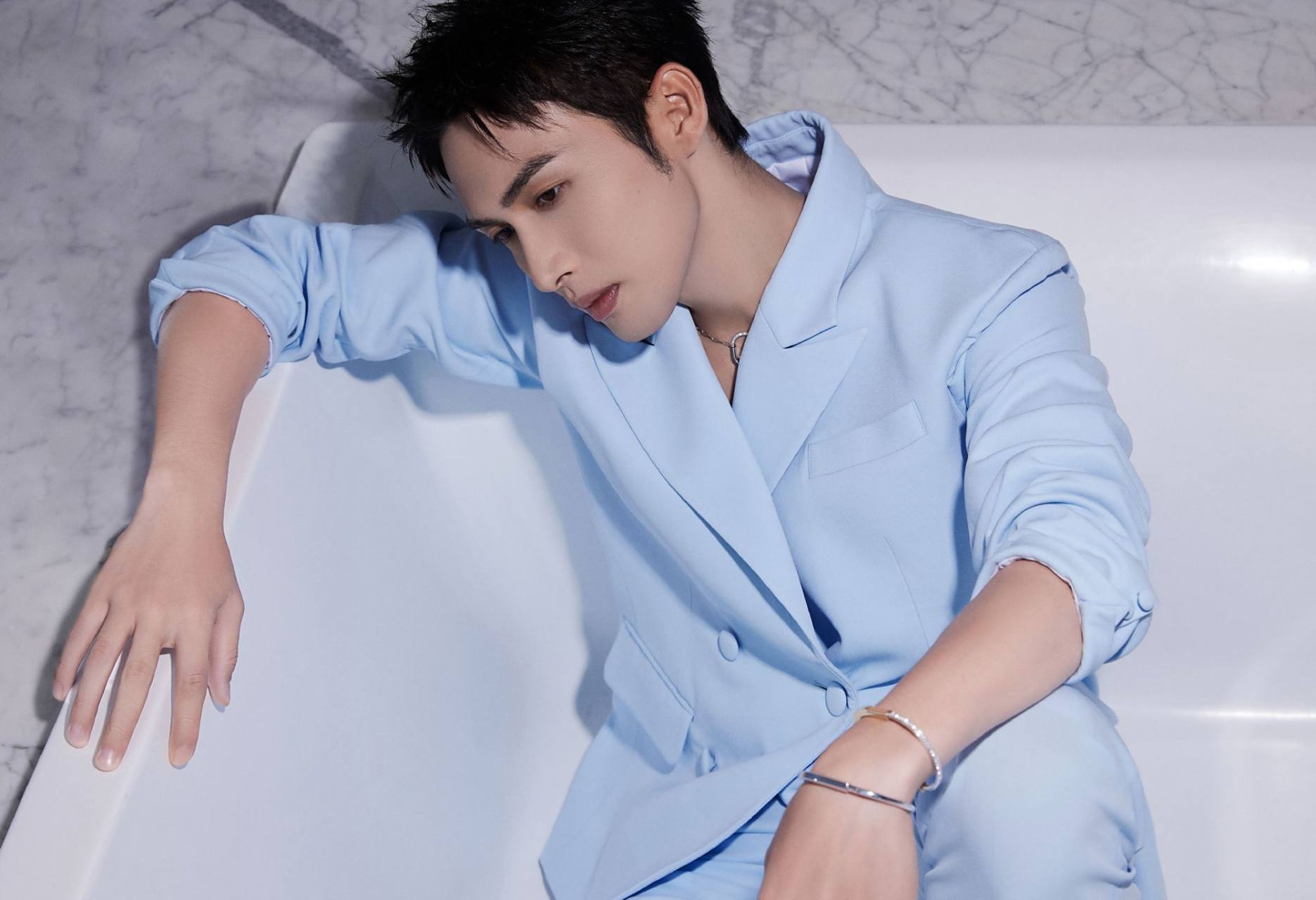 张彬彬蓝衣写真[心]