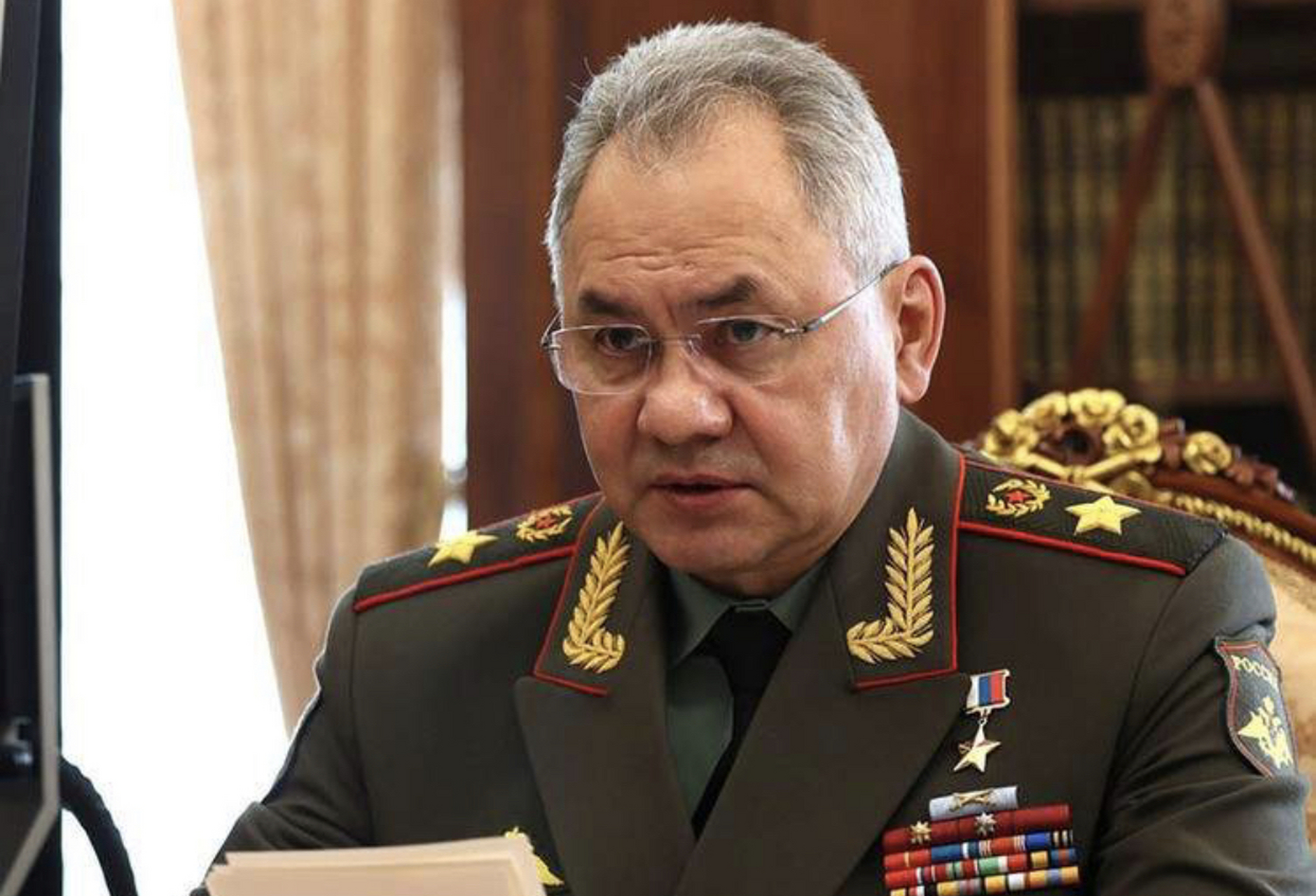 02 6月27日,俄罗斯国防部长谢尔盖·绍伊古在莫斯科与古巴国防部长