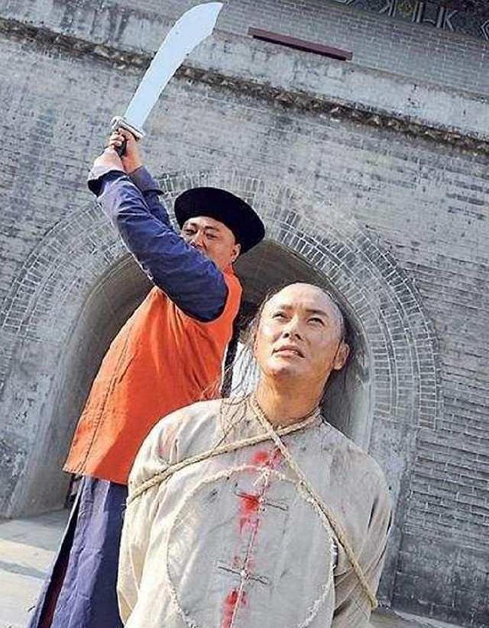 1896年,18岁的太监寇连才跪在慈禧面前劝道:"老佛爷,现国家处于危难之