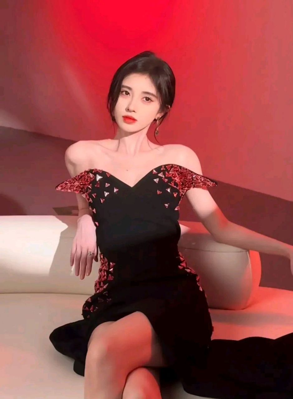 鞠婧祎美貌鲨人事件 67～～ 像不像刚回国,参加舞会的千金 !