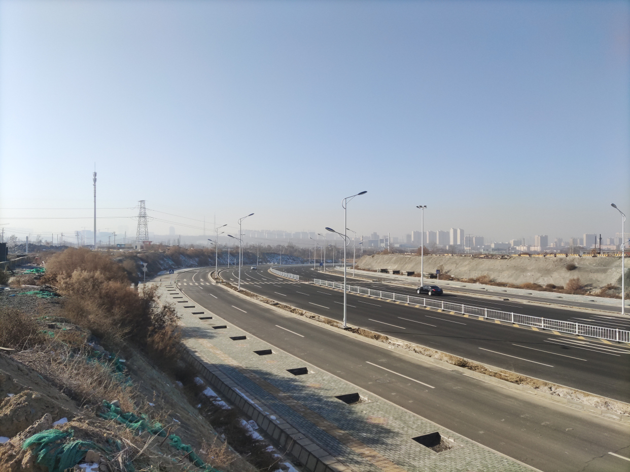 历时四年,乌鲁木齐今年最宽道路通车,城北去东二环实现快速到达