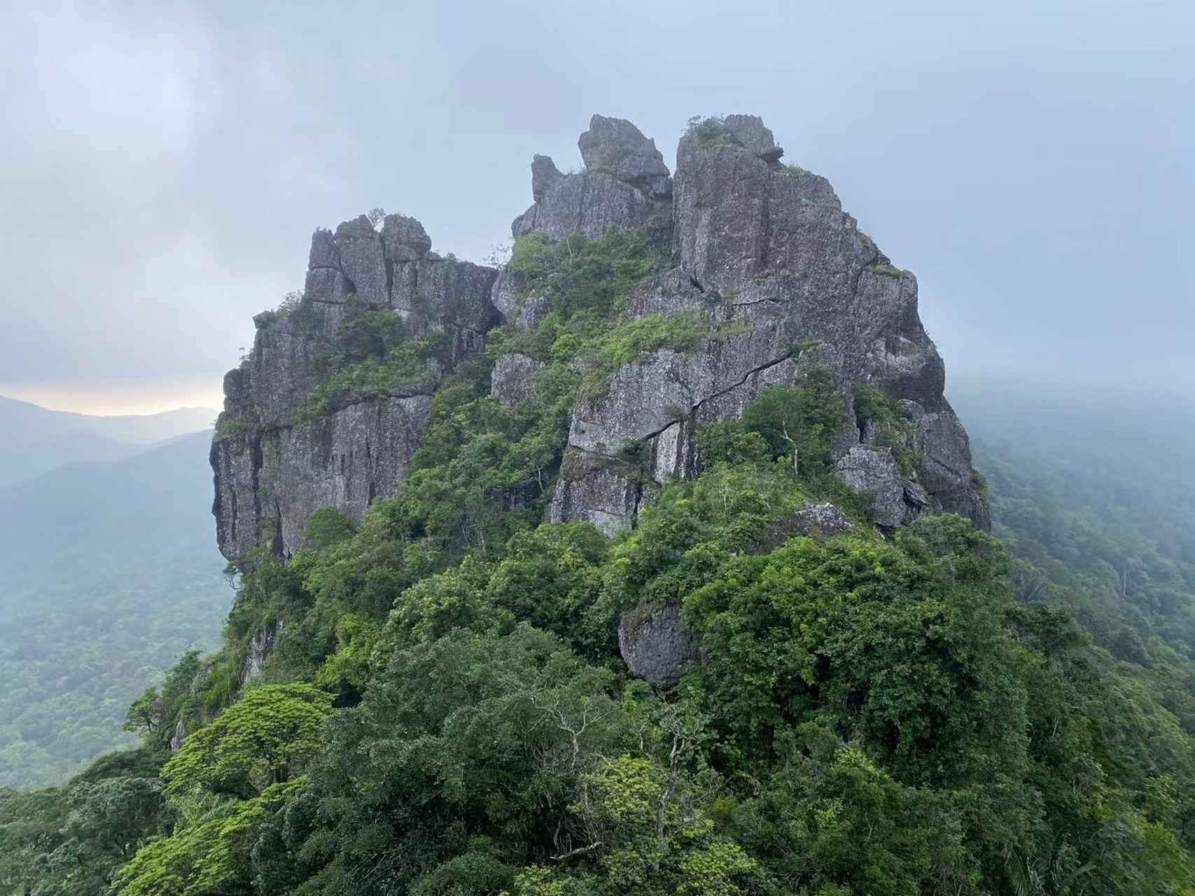 海南七仙岭热带雨林美景