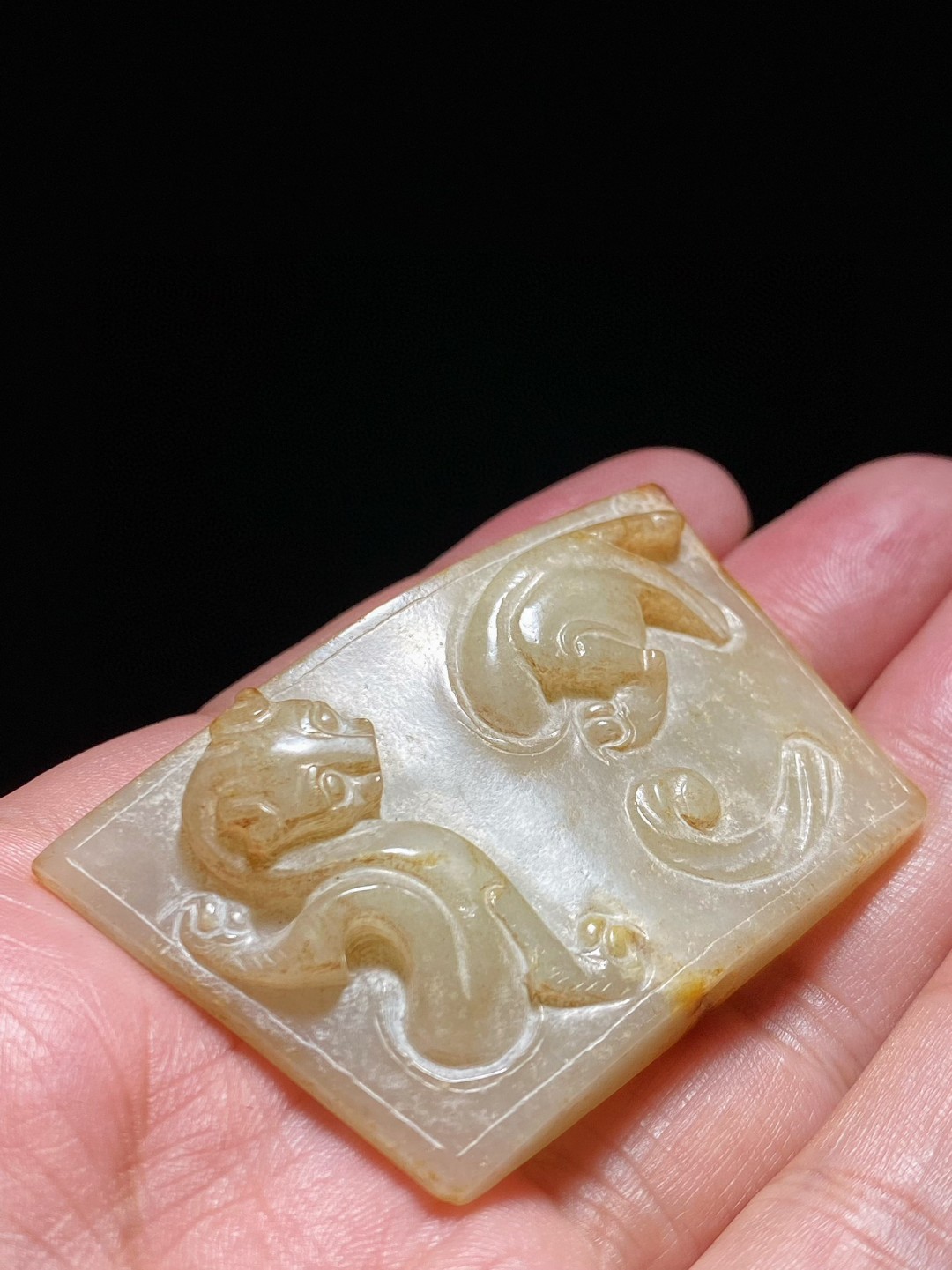 汉 和田玉籽料 白玉沁色 浮雕螭龙 剑珌 剑饰 把件