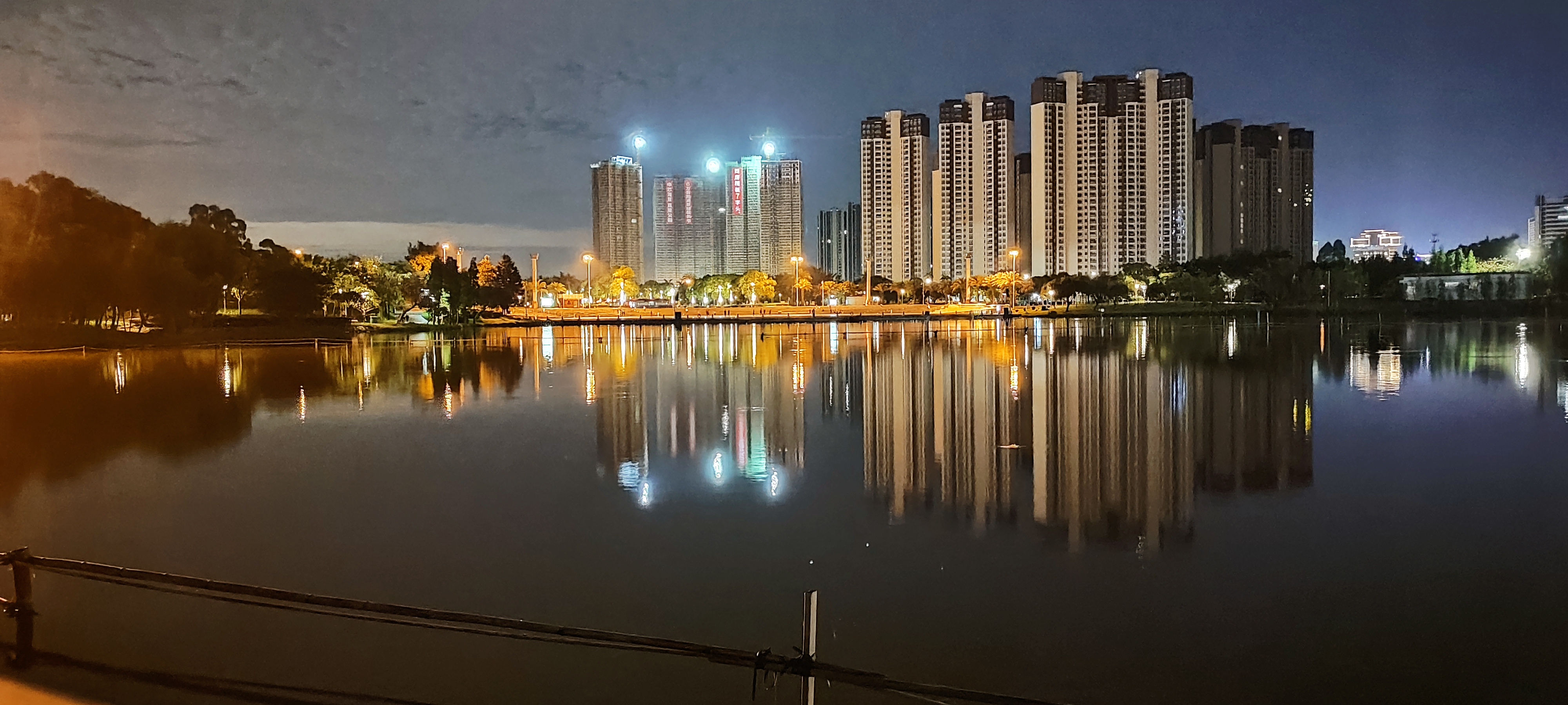 鹤山公园的夜景