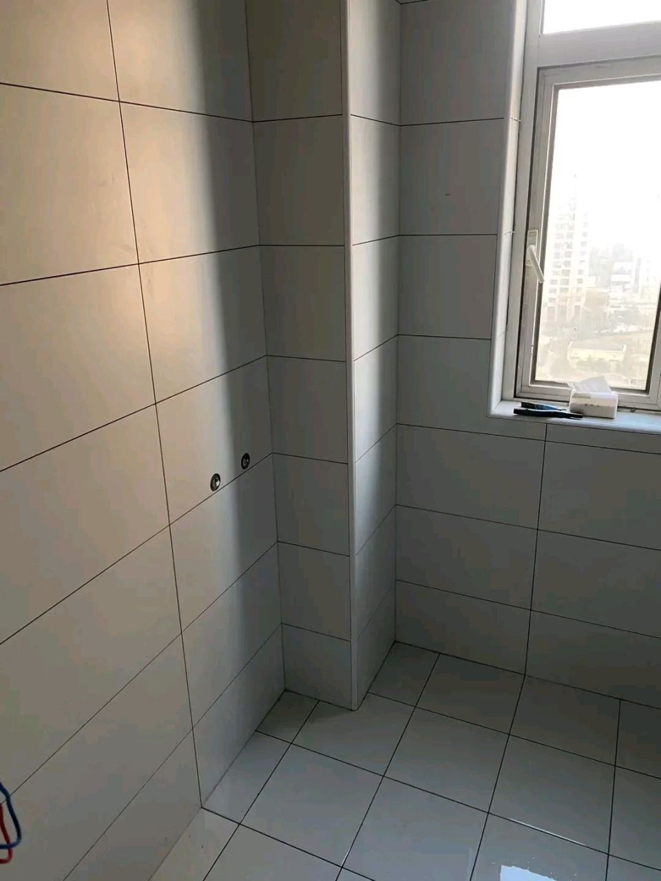 不想做海棠角,也不想要pvc阳角条没质感,找了半个月,终于找到这个阳角