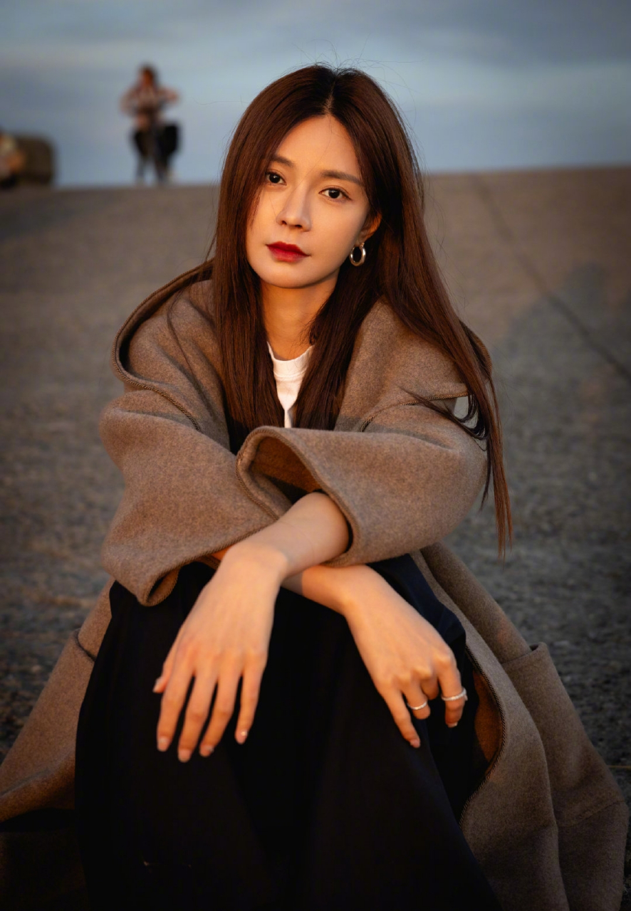 沈梦辰圣米歇尔山城堡之旅 给我们带来了这组童话般的时尚大片 梦境一