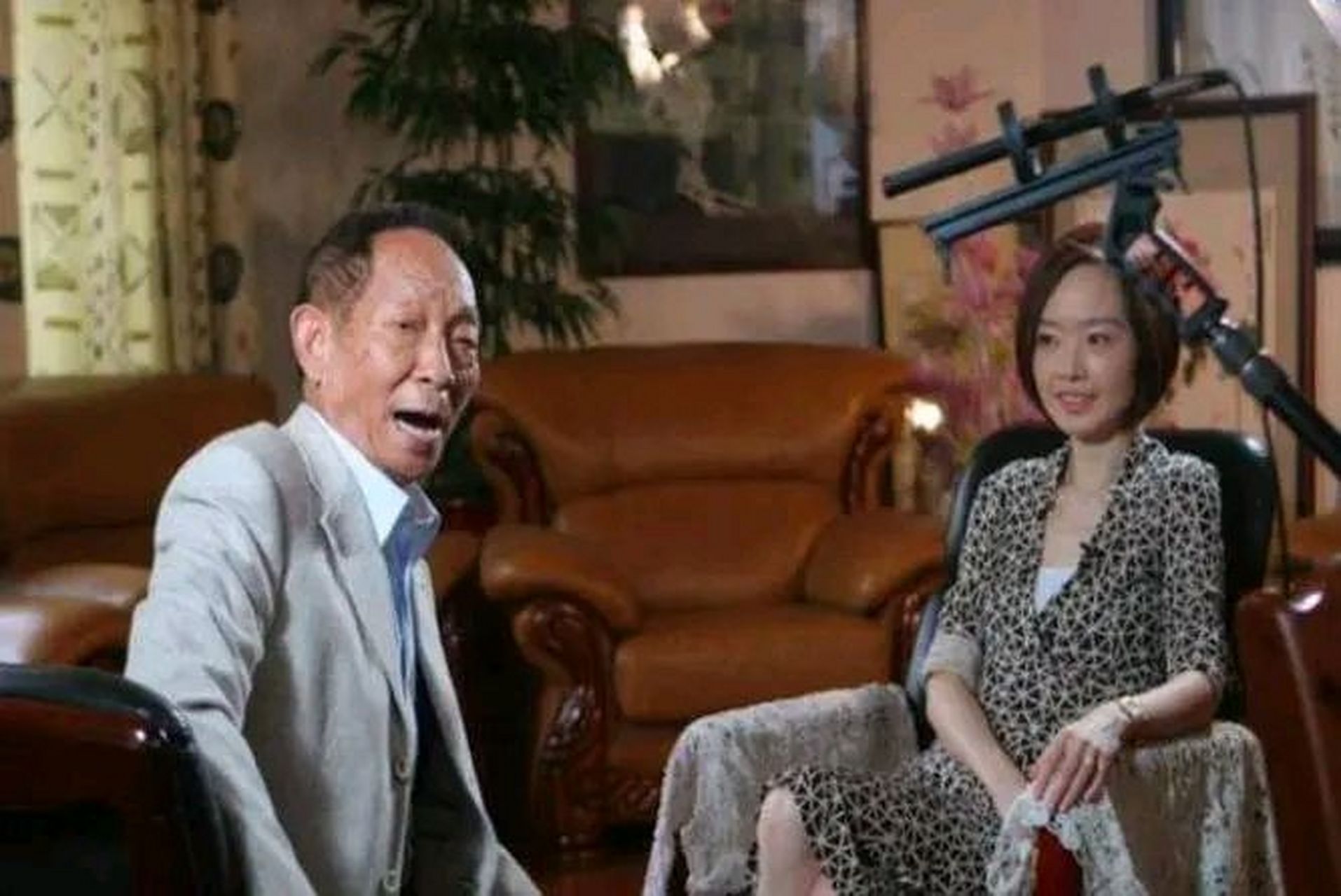 鲁豫采访袁隆平:"您知道巩俐吗?"袁老说:"不知道.""周杰伦呢?