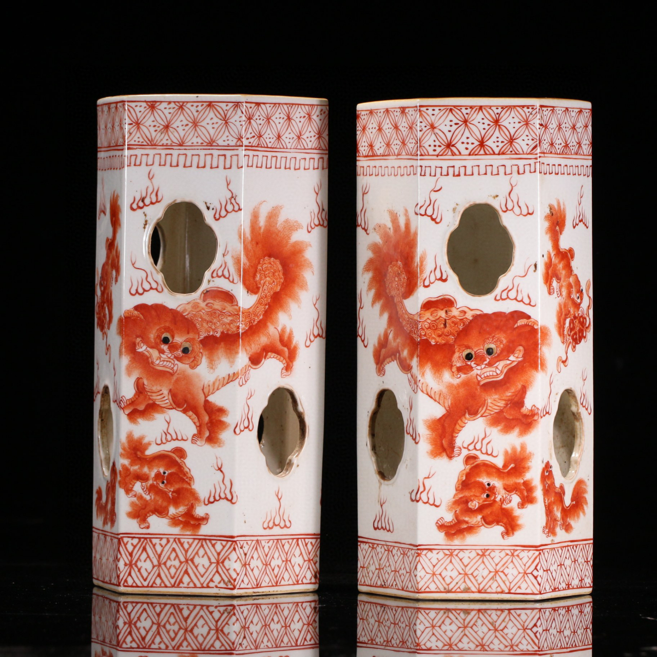 晚清,白釉地矾红太师少保四方帽筒一对.