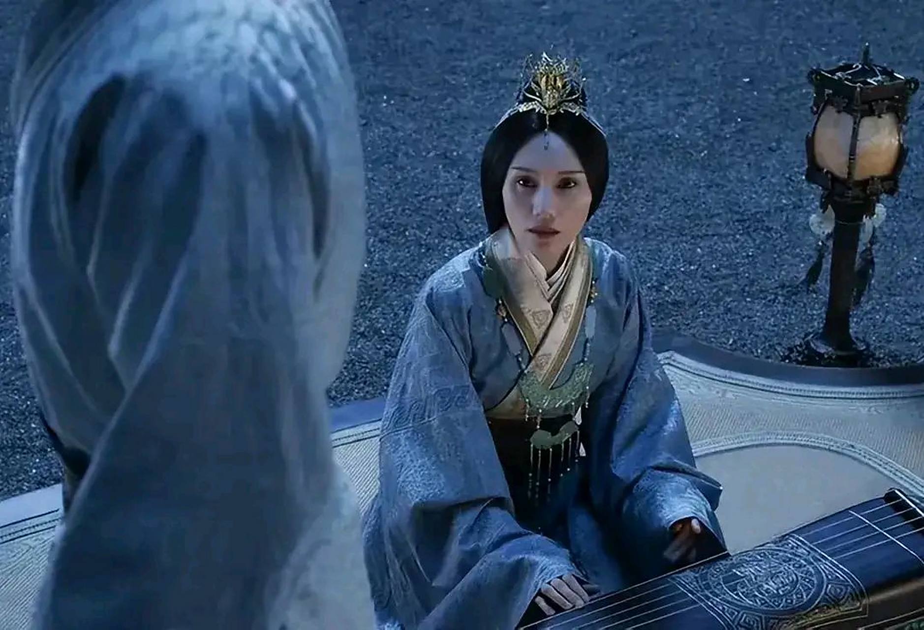 袁泉被妲己刺死在酒池之后,曾经托梦给儿子殷郊,这才有了殷郊持剑上鹿