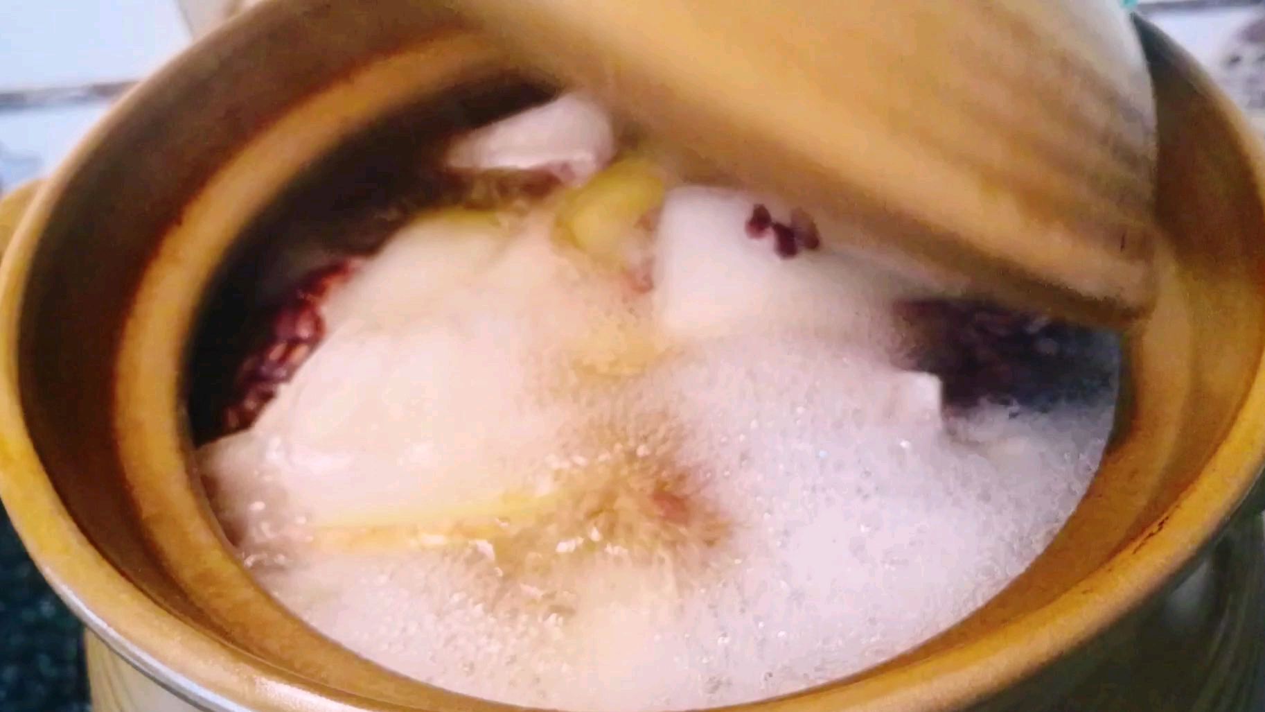 立夏后,天气闷热雷雨多湿气重,常喝冬瓜生鱼汤,清热解毒祛湿气