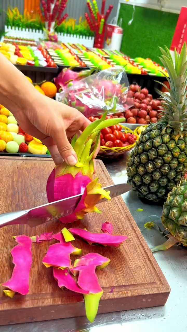 火龙果搭配的糖葫芦,颜值顶呱呱