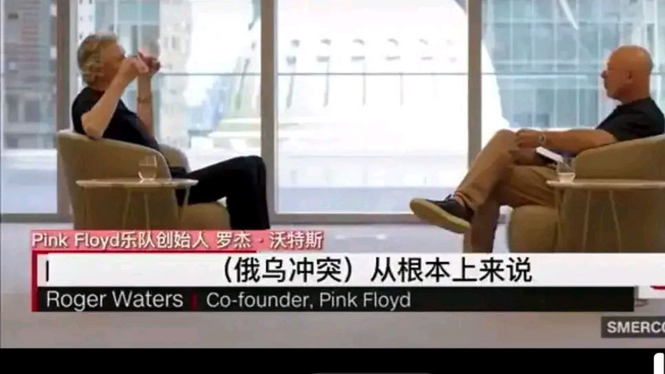 78岁的英国摇滚歌手罗格·沃特斯,三次连怼cnn主持人,你应该多读点书!