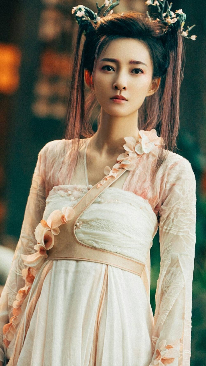 王丽坤之桃花妖,奇幻动作电影《侍神令》中的角色,有治愈以及变身成为