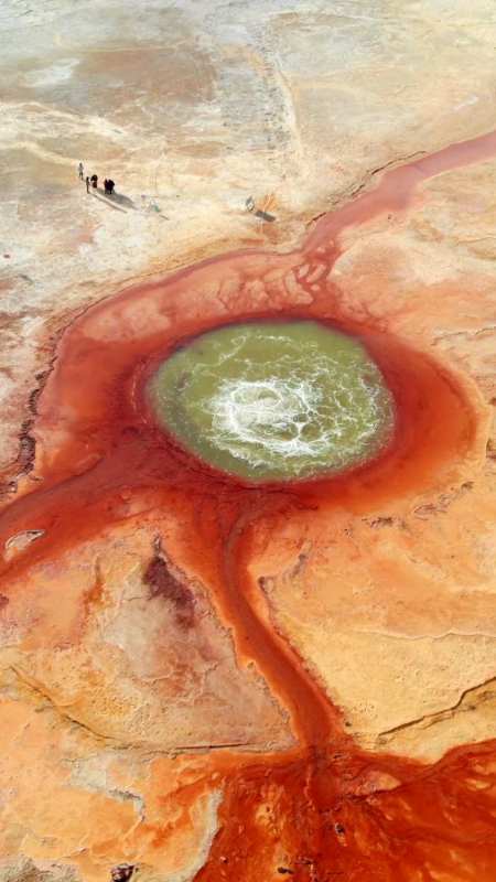 艾肯泉最神秘的地区深度达到惊人的782米比国内最高的建筑上海中心