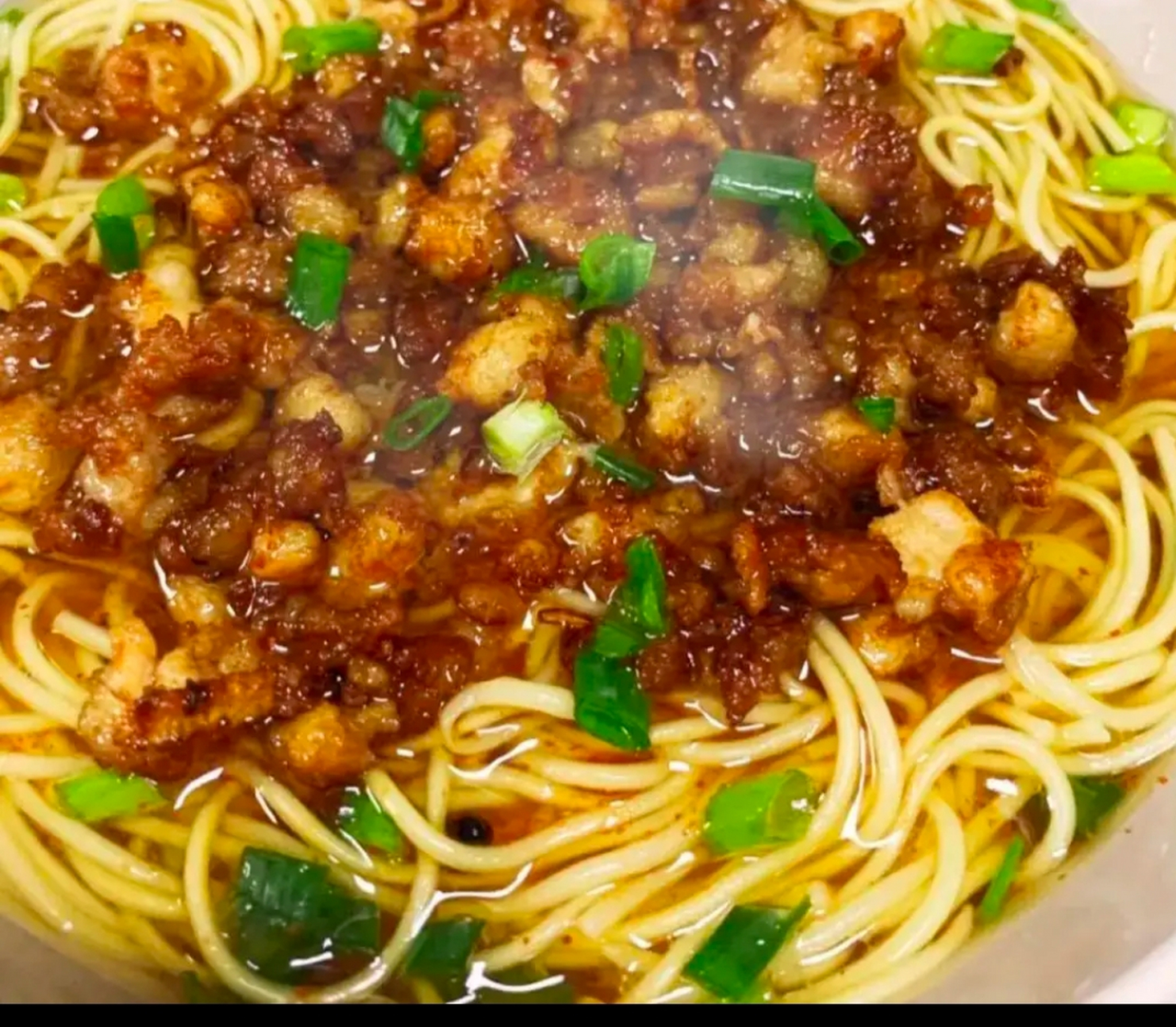 大人小孩都爱吃的肉沫臊子面  食材:猪肉,面条,洋葱,葱蒜末,香菇