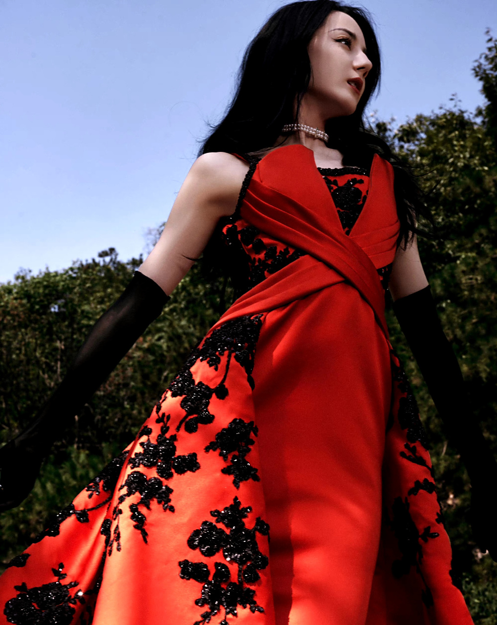 迪丽热巴火焰裙造型好美