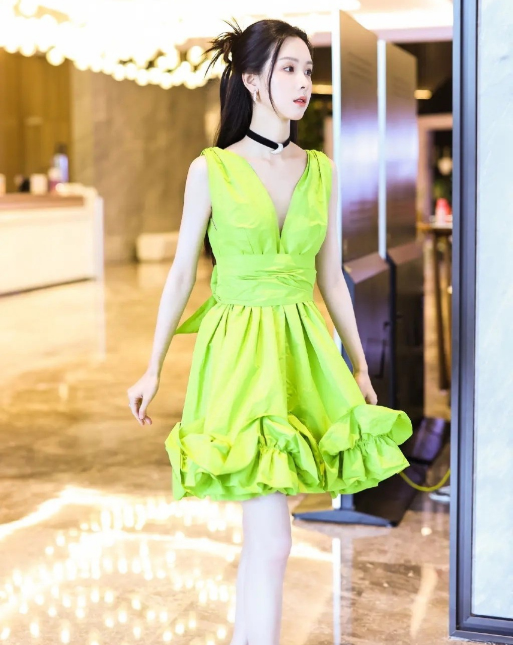 包含陈都灵2021照片的词条