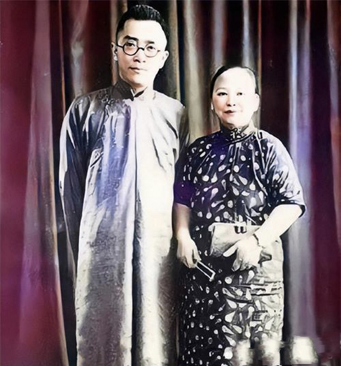 1962年,胡适刚去世,他的妻子江冬秀抑制不住悲伤的情绪嚎啕大哭