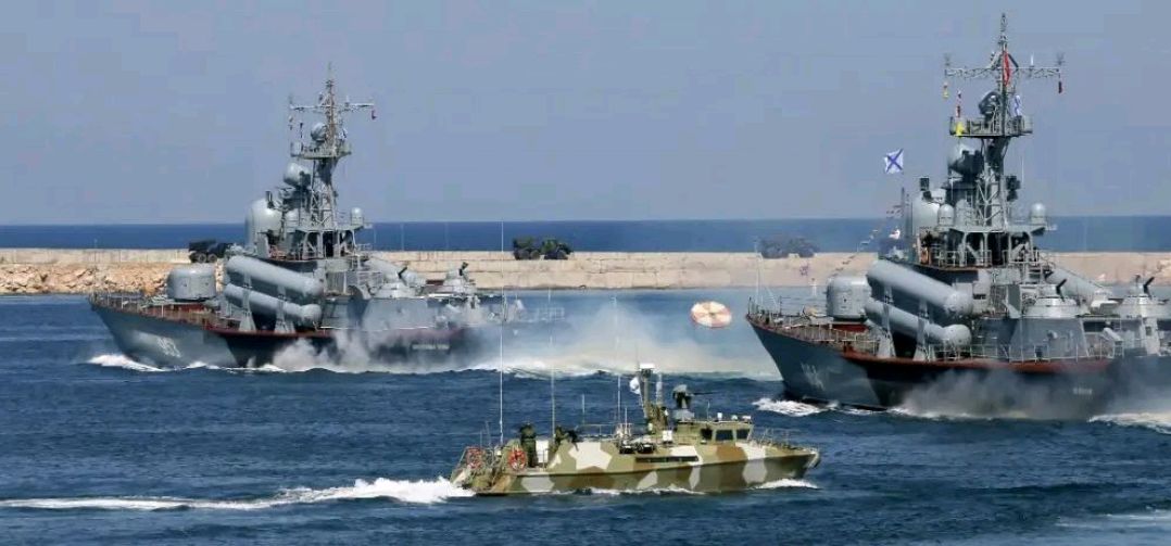 乌克兰抗议俄罗斯封锁刻赤海峡,乌军演习舰船无法回母港.