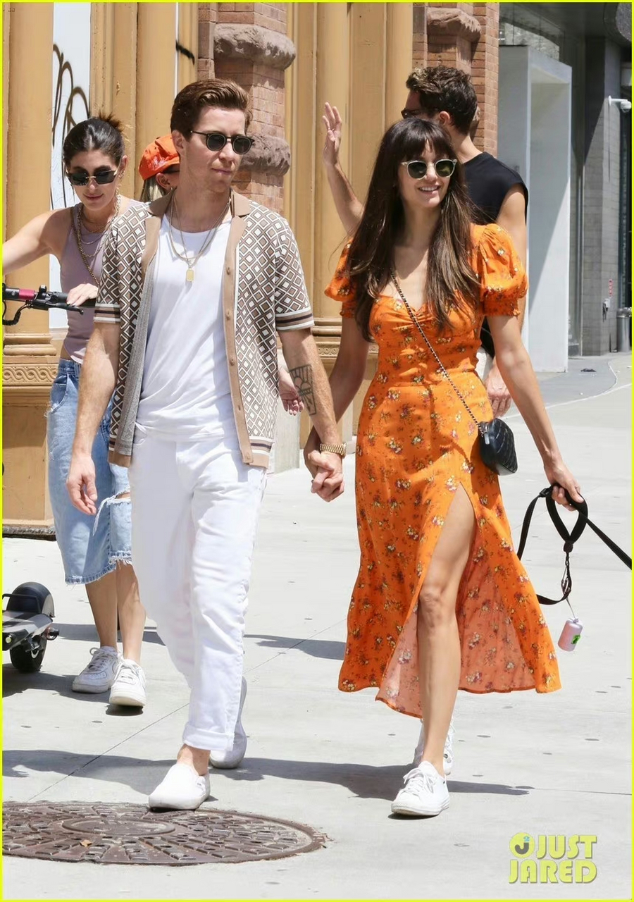 shaun white和女友nina dobrev在纽约外出街拍