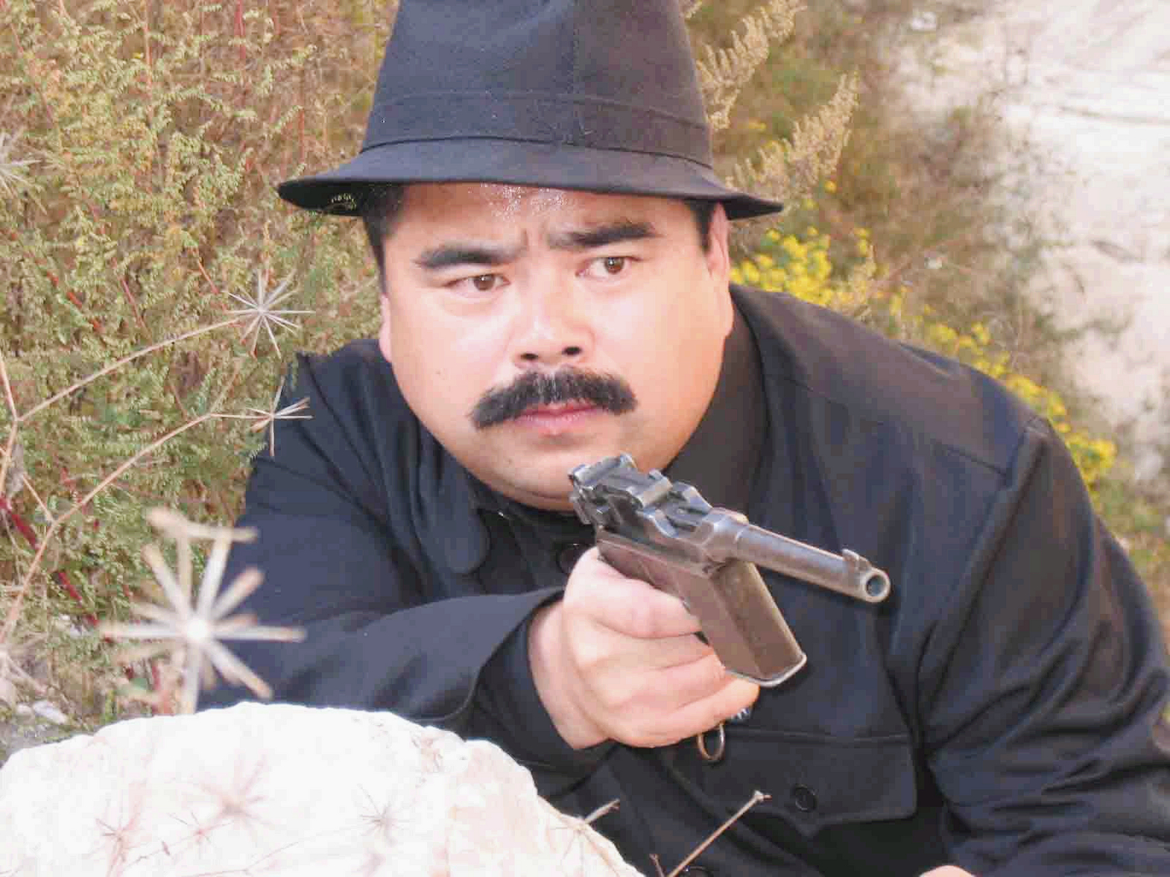 演员刘金怒砸苹果手机 吐槽维修费引发热议  近日,演员刘金在北京