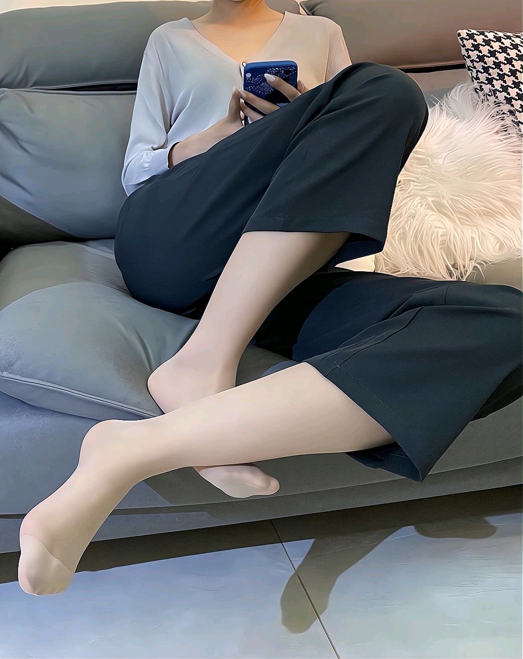 经典西裤搭配肉色薄款打底裤