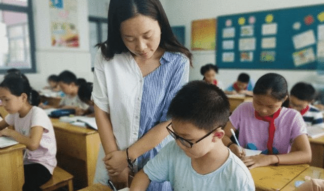 学校将在中小学教室安装监控,学生们愁眉苦脸,家长表示干的好