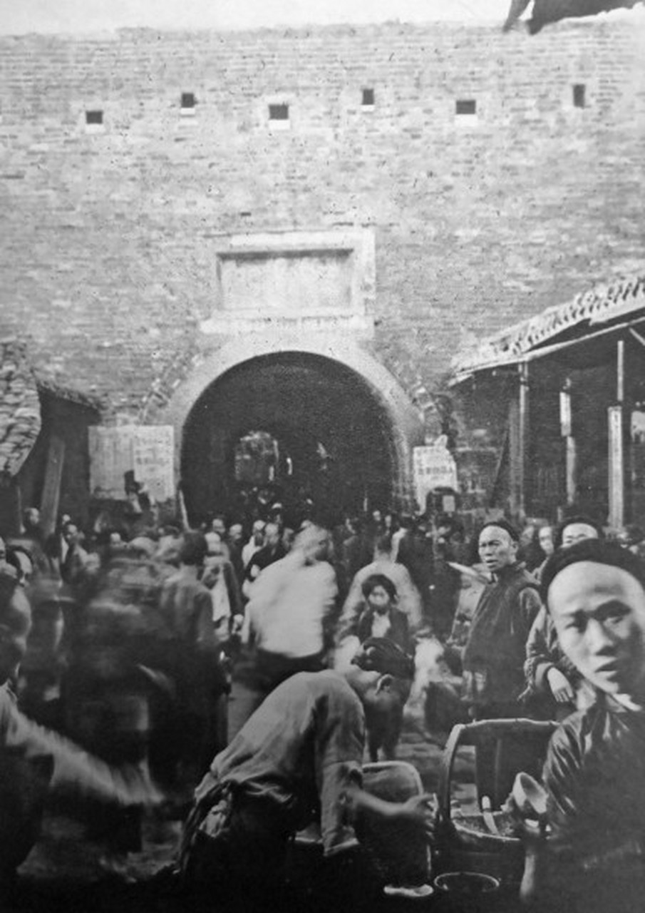 老照片   百年前的长沙南门,真是人声鼎沸,车水马龙啊!