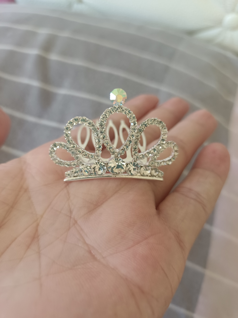 小孩子的东西是真贵,买不起买不起 随随便便买点扎头发的就花了几十块