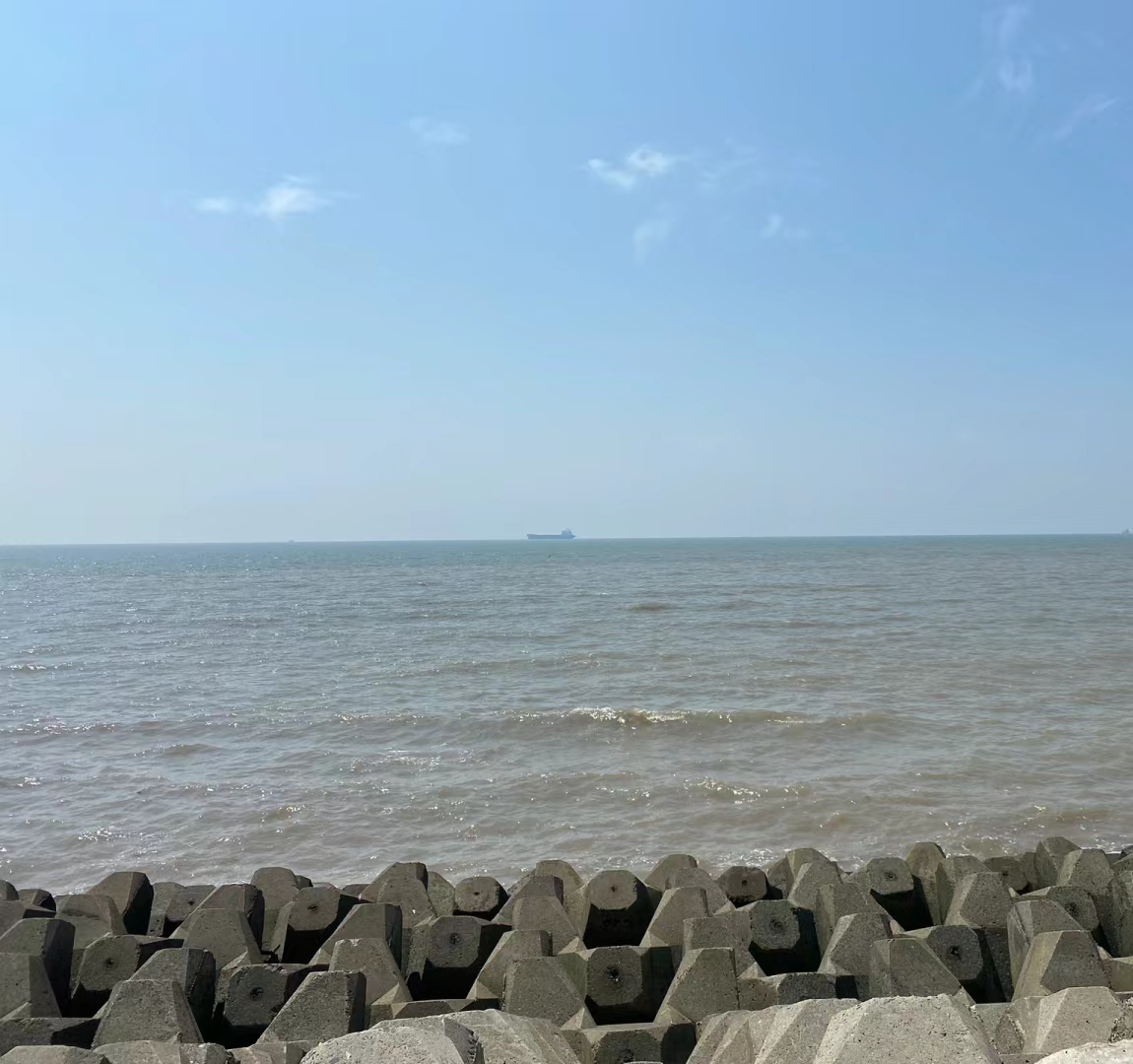 杭州湾王盘山群岛无人岛,属于平湖市独山港金桥村,离慈溪市更近