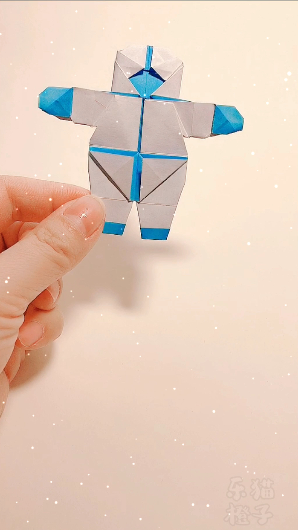 折纸|大白,向抗疫在一线的医护工作者,致敬!-度小视