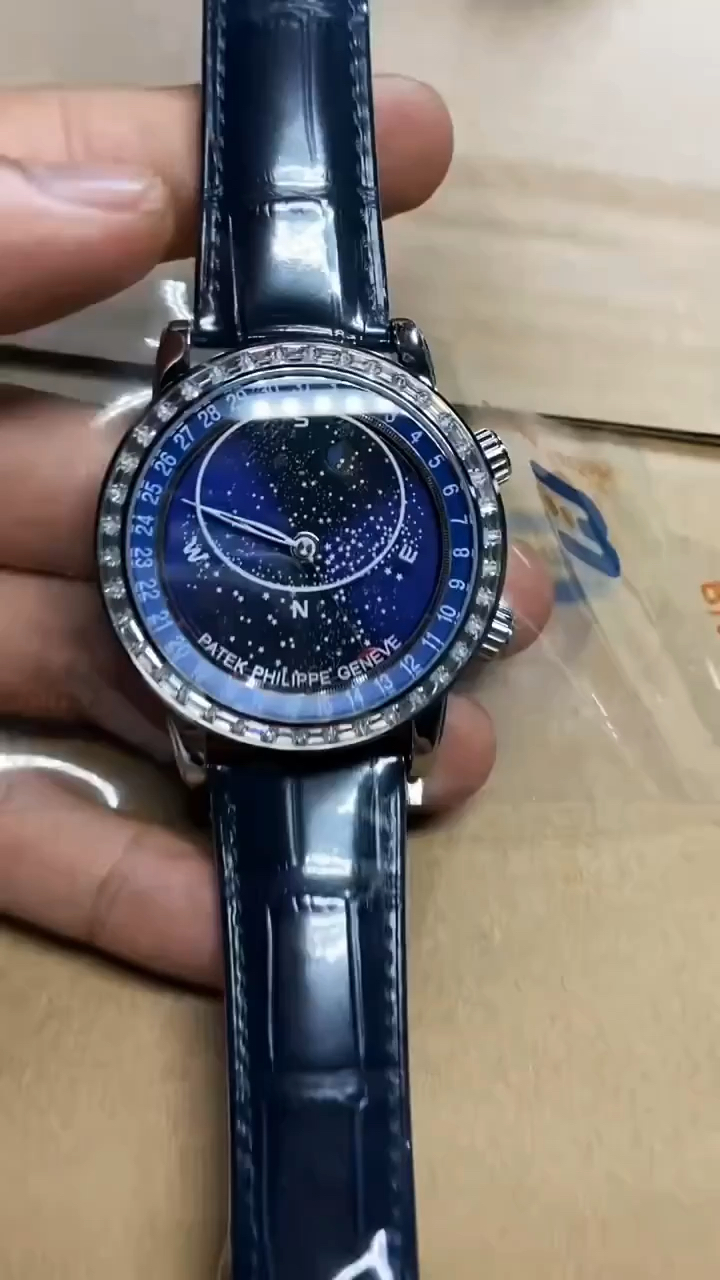 百达翡丽星空系列腕表,简约时尚,尽显成熟韵味