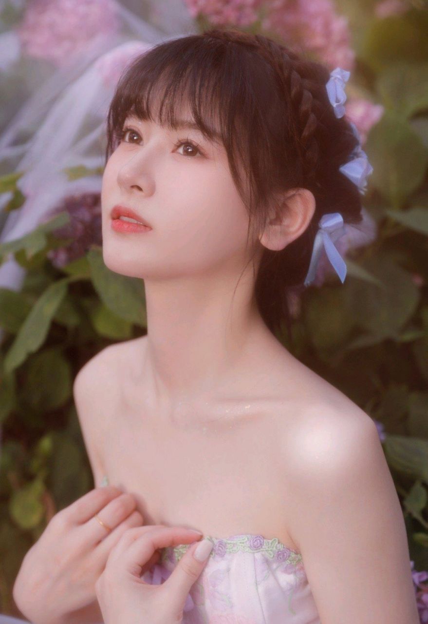 甜美女孩婚纱写真,肤若凝脂,人如美玉,俏美动人