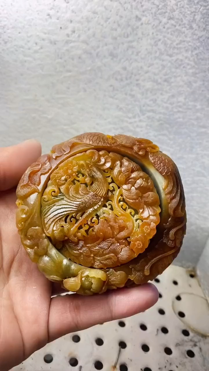 大马坎翡翠原石雕刻件