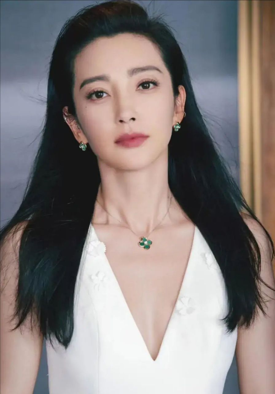 任泉瞒不住了,隐藏13年的老婆曝光,难怪瞧不上李冰冰  任泉出道多年