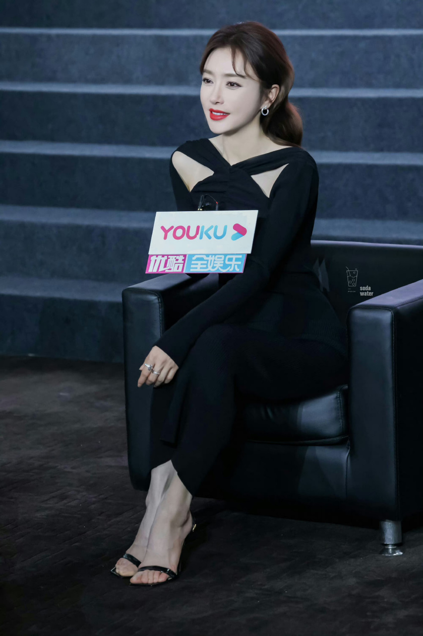 秦岚  高跟凉鞋  大长腿美jio