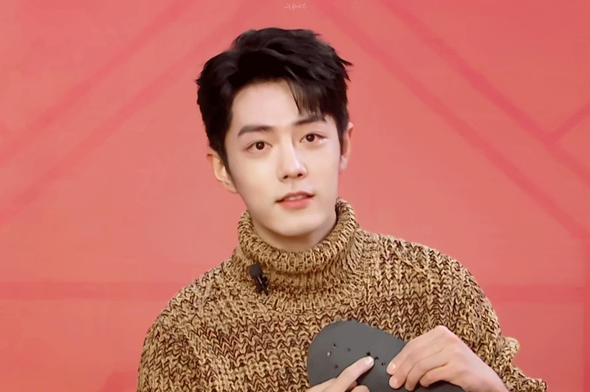 肖战的眯眼笑真的好温暖啊 #肖战